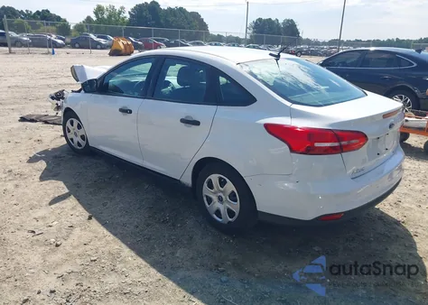 2016 Ford Focus S z USA, uszkodzony, nr VIN 1FADP3E2XGL207213